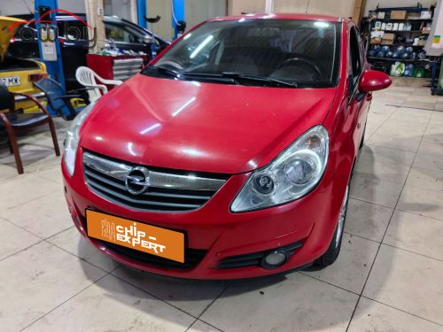 Opel Corsa  Toyota Yaris.     B-